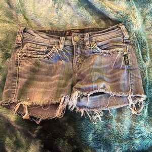 I’m selling Jean shorts in a size 25
